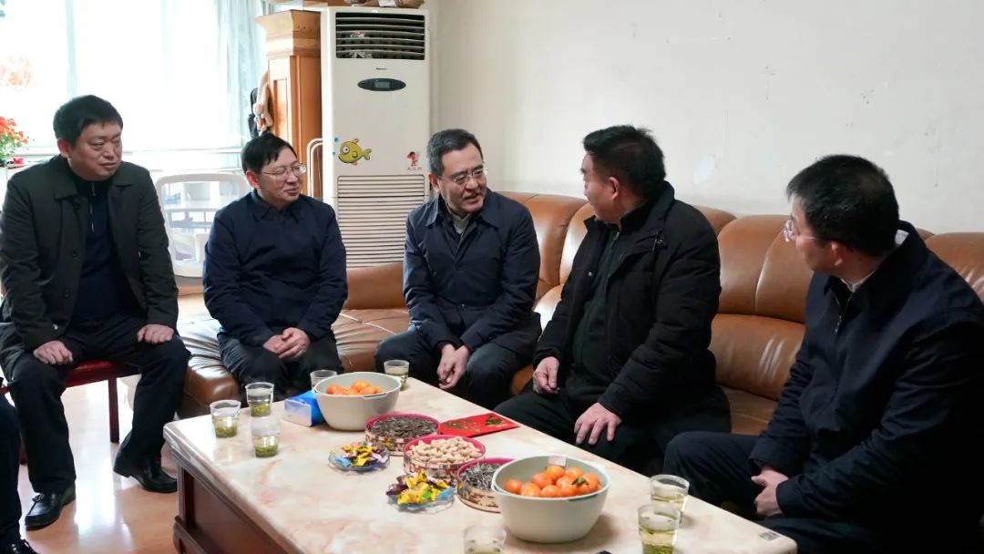 壹定发委党委书记、主任冯文生等辅导走访慰问省壹定发集团老党员、老干部