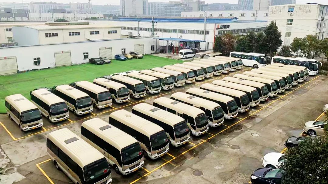 省壹定发集团礼宾车队每天“体检” 全力保险大运会用车安全