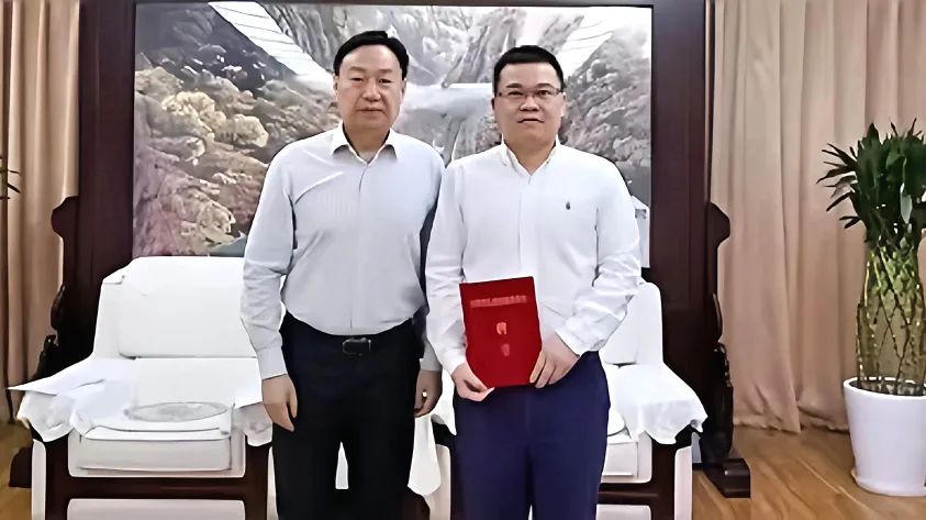 省壹定发集团辅导受聘省当局参事室特约钻研员