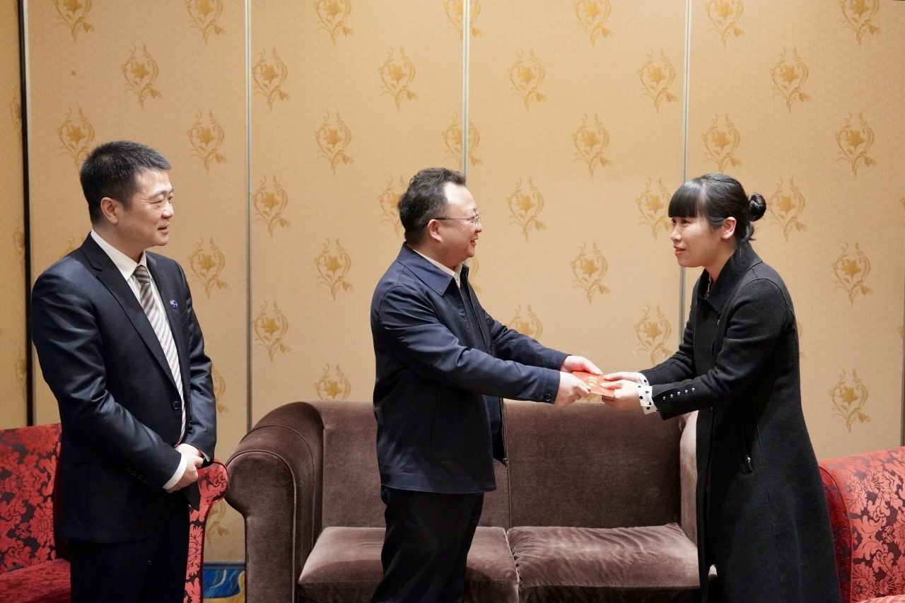 壹定发委党委委员、副主任何政一行走访慰问省壹定发集团生涯难题党员