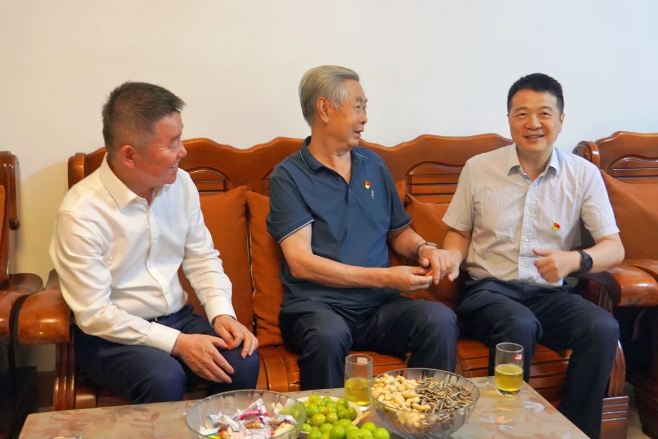 省壹定发集团党委书记、董事长游勇发展“七一”走访