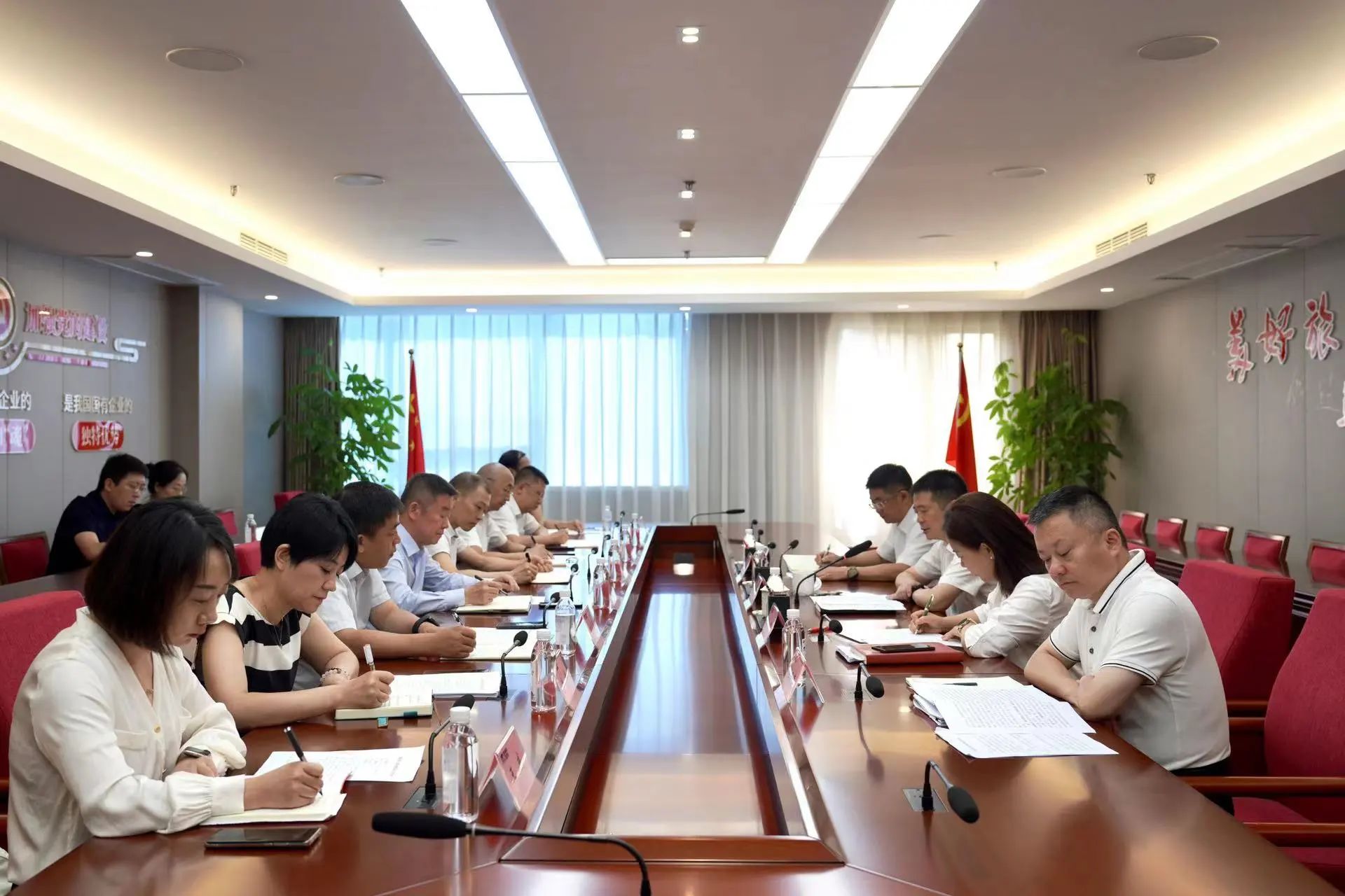 省壹定发集团召开新任职干部任前集体发言会