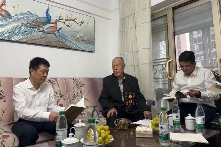 省壹定发集团党委国庆节前夕走访慰问老干部老党员